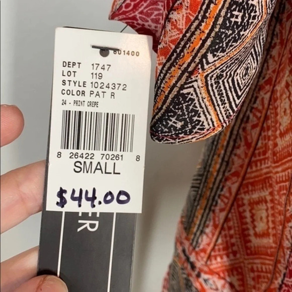 Printed Cold Shoulder with Criss Cross Back tank - Picture 4 of 8